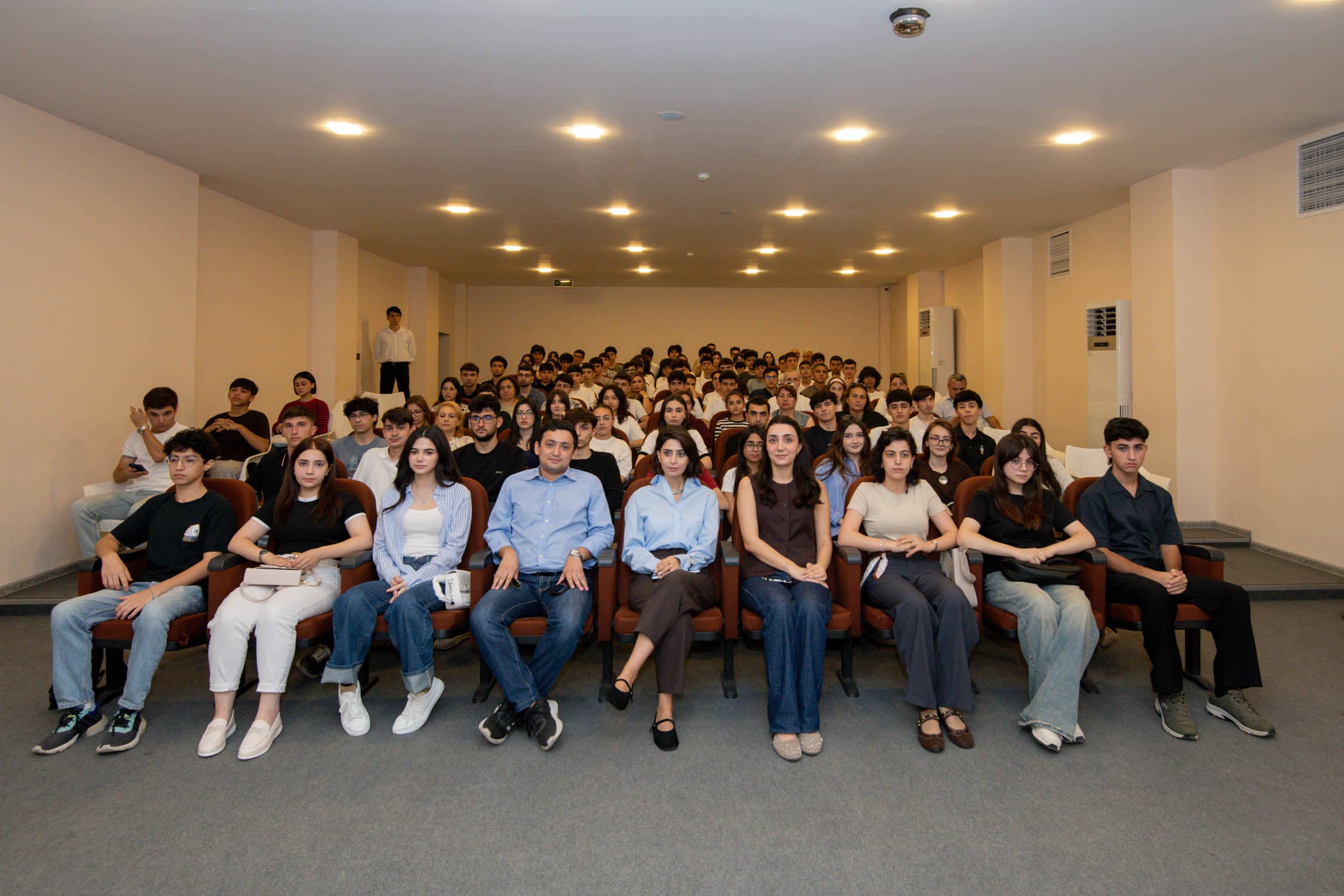 BMU-İNHA İDP-nin yeni tələbələri ilə tanışlıq görüşü təşkil olunub