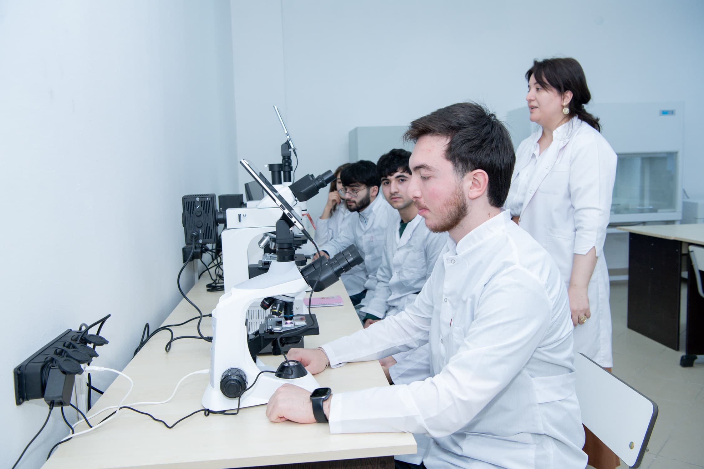 Biotexnologiya laboratoriyası (Yeni)