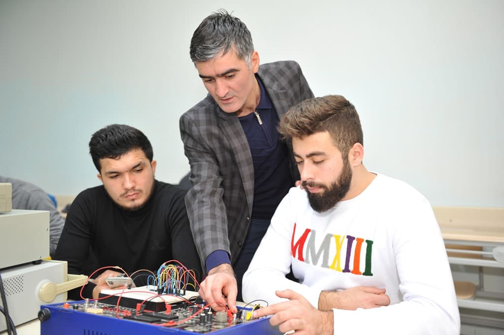 Elektronika və İKT laboratoriyaları